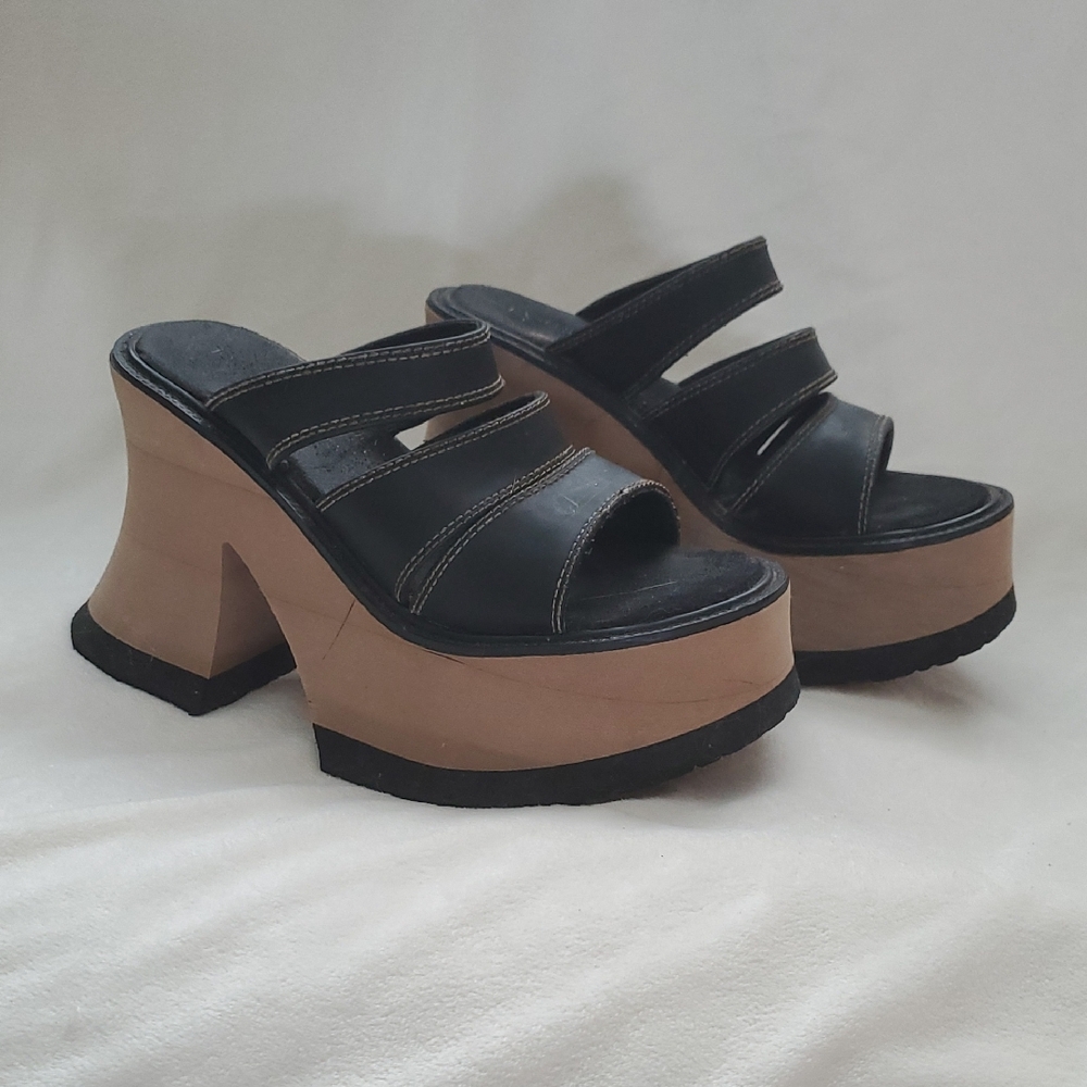 Fashion Bug Black and Tan Platform Heels